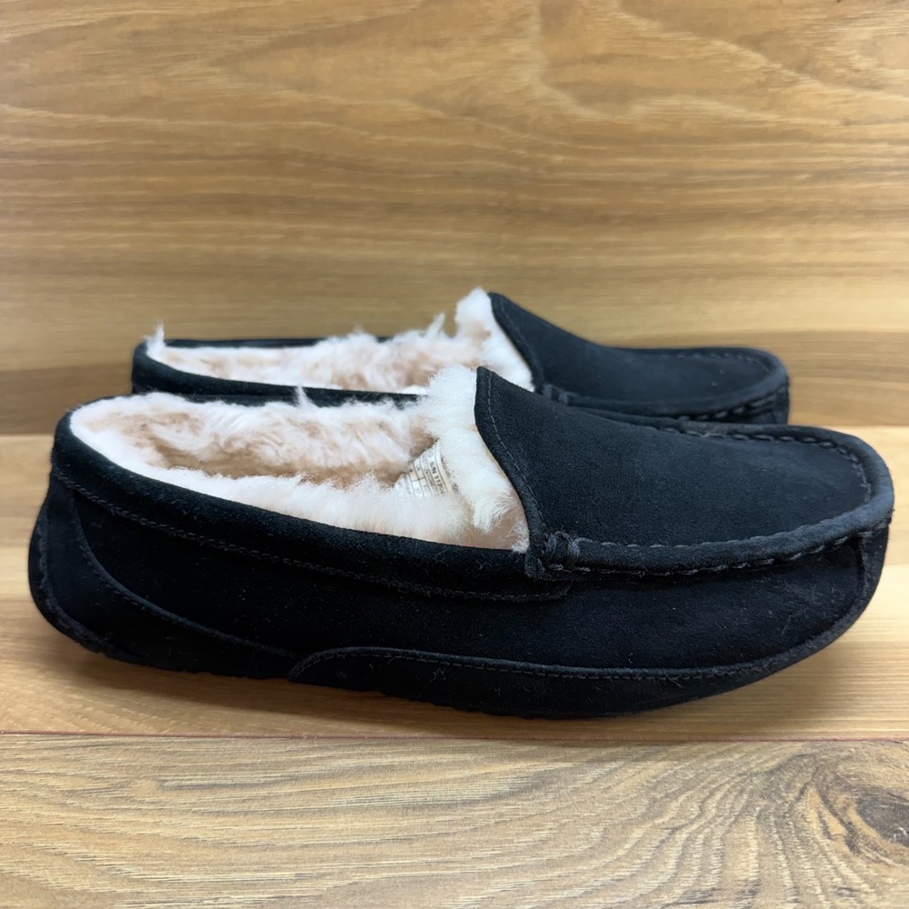 UGG Ascot Slippers Youth Girls Size 5 Black Suede Shearling Fur‎ Lined